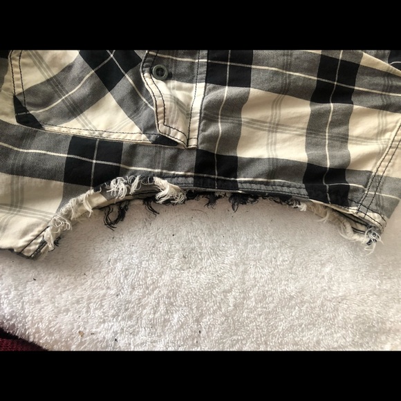 🌞 Guess sleeveless distressed muscle shirt button up collar pockets plaid S - Picture 15 of 16